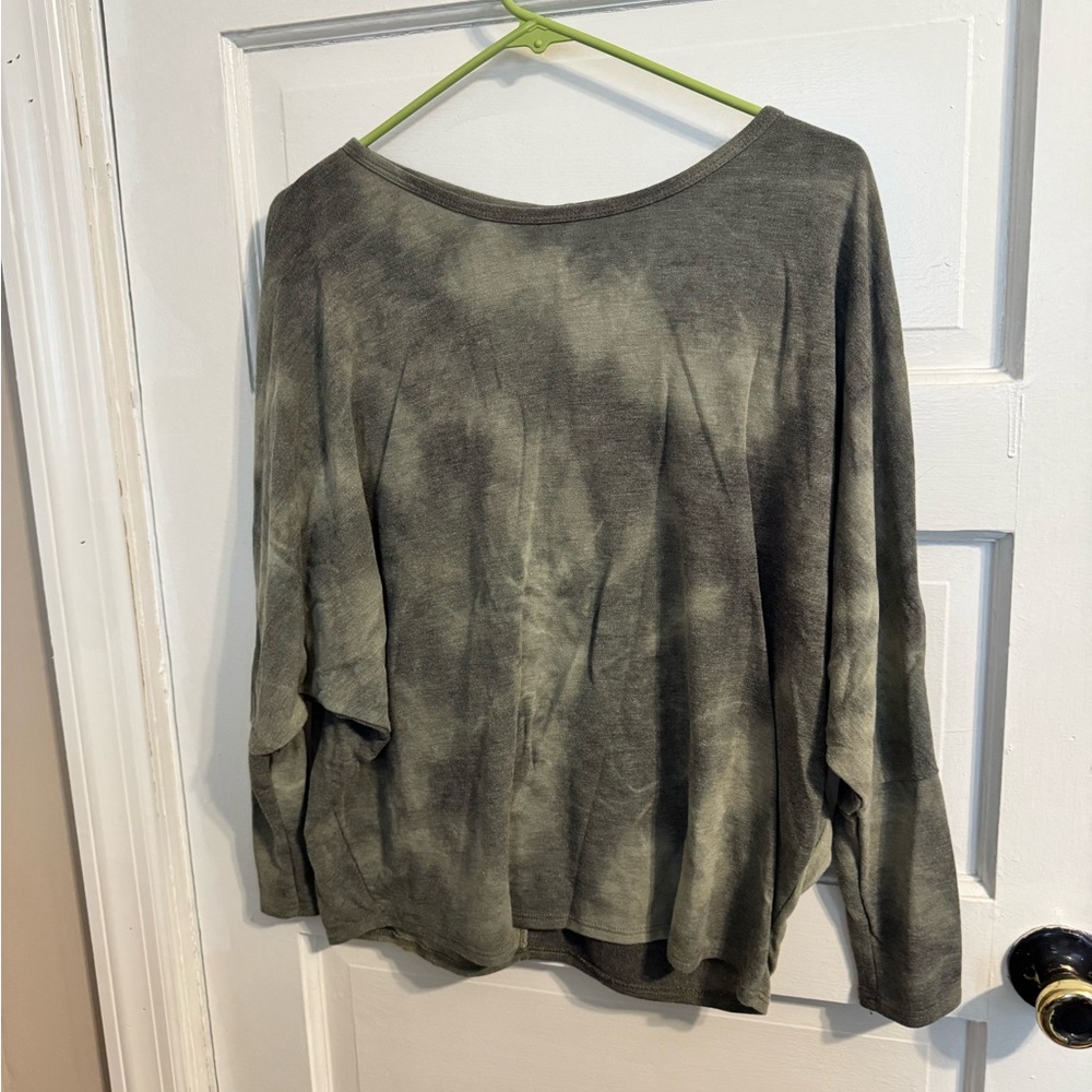 ANDREE BY UNIT Green and Gray Loose Top